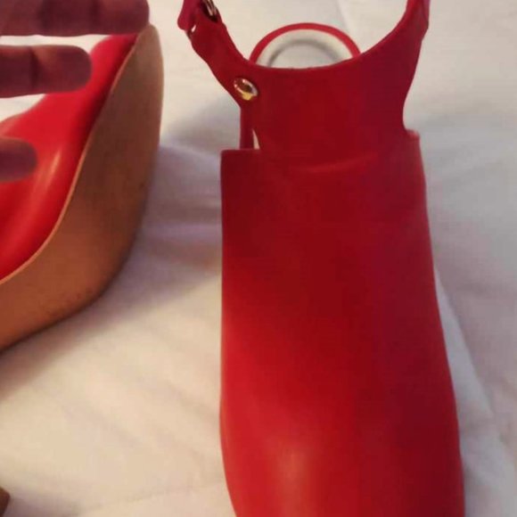 Party Shoes! Sassy red shoes with rainbow heel. I love Billy size 39 - Picture 4 of 8